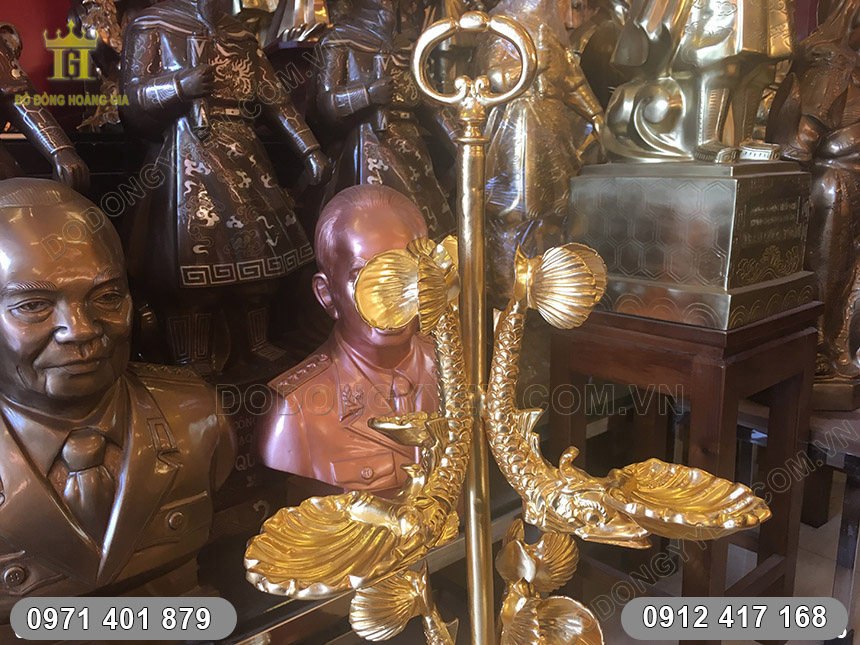 biểu tượng cửu ngư vỏ s&ograve; thếp v&agrave;ng